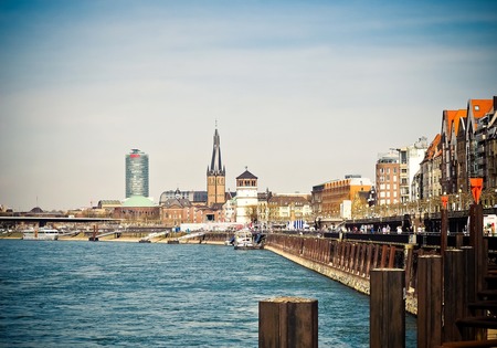 Düsseldorf_Rheinuferpromenade_Fine_Cotton_Company_Maßmode.jpg