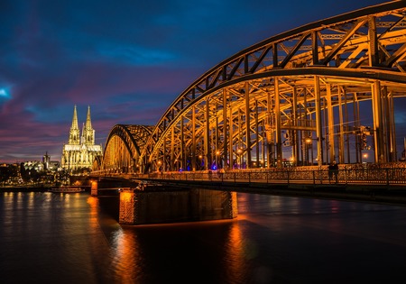 Köln_bei_Nacht_Rheinbrücke_Fine_Cotton_Company_Maßhemden.jpg